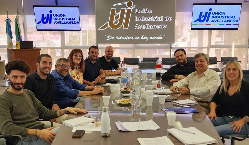 Representantes de la #UNDAV visitaron la Unión Industrial de #Avellaneda 📚Durante el encuentro ambas partes dialogaron sobre la articulación y posibles trabajos a realizar con las empresas de #Avellaneda. 🔗+Info: bit.ly/3UGQAMl #UniversidadPública