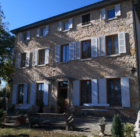 Escapade au cœur de la région du Beaujolais et laissez-vous séduire par l'atmosphère de cette charmante maison d'hôtes du XIXe siècle.
Chambre d'hôtes 3 épis Gîtes de France

aloreedesvignes.fr

#Beaujolais #ChambresDhôtes #GîtesdeFrance #Wifi #télétravail