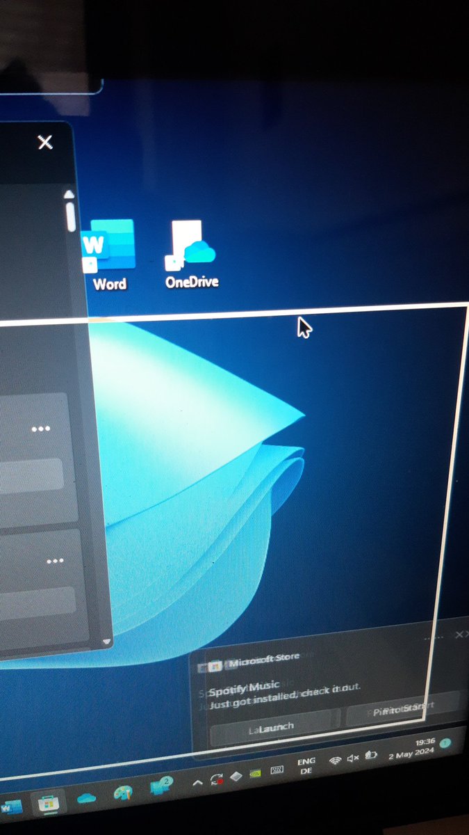 To my windows followers: how do I make this look good again? After updating drivers the window moving looks like this instead of moving the windows with the mouse as I drag. Any ideas how 2 fix? @ETech_