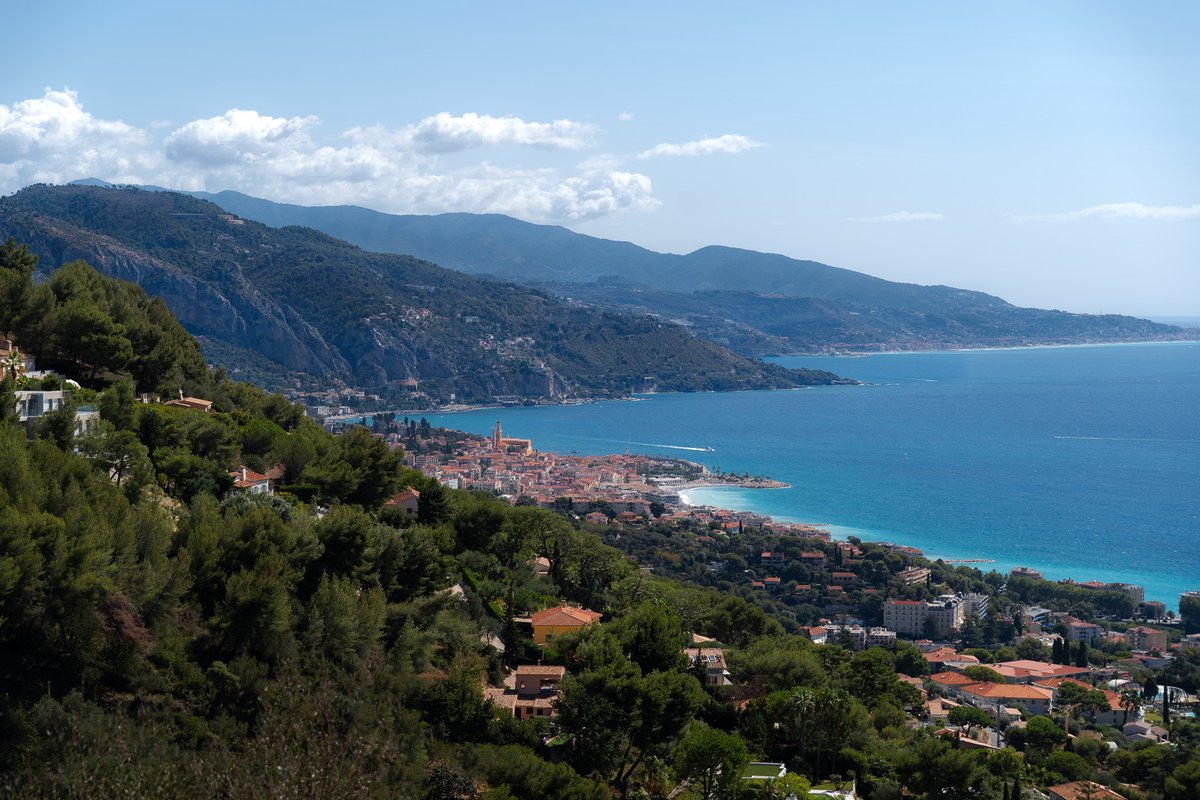 Discover Roquebrune-Cap-Martin, a place with a compelling mix of old-world charm, natural beauty, and amazing views... Post ➡️ happylittletraveler.com/things-to-do-i… Video ➡️ youtu.be/GwtR4cqENRI #CotedAzurFrance #traveling #travelblogger