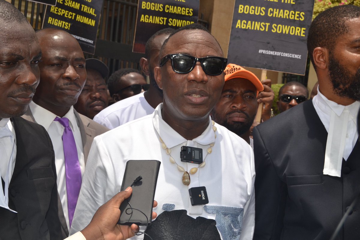 Omoyele SOWORE at the FHC earlier today. ✊

A Strong, transparent, uncompromised and above all a patriot leader, @YeleSowore  arrived court for the case of Cybercrime charged against him by a wicked Nigerian Sen. Ned Nwoko backed by @nigeriapolice.