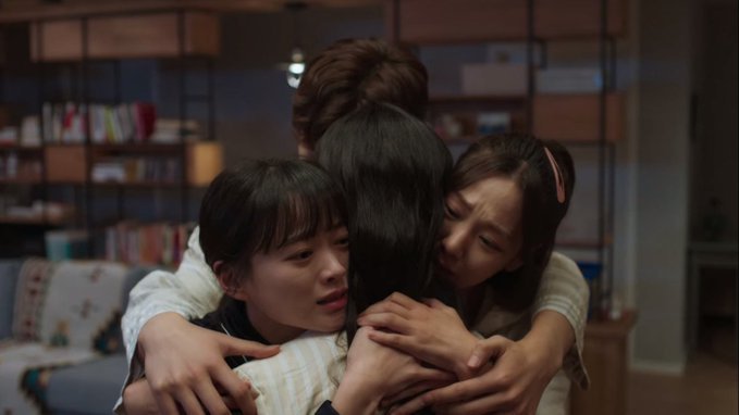 be melodramatic is one of the most important kdramas of my life, a story of loss and overcoming, of friendship, personal and work growth, of decisions and changes... exposing all the human layers of a person