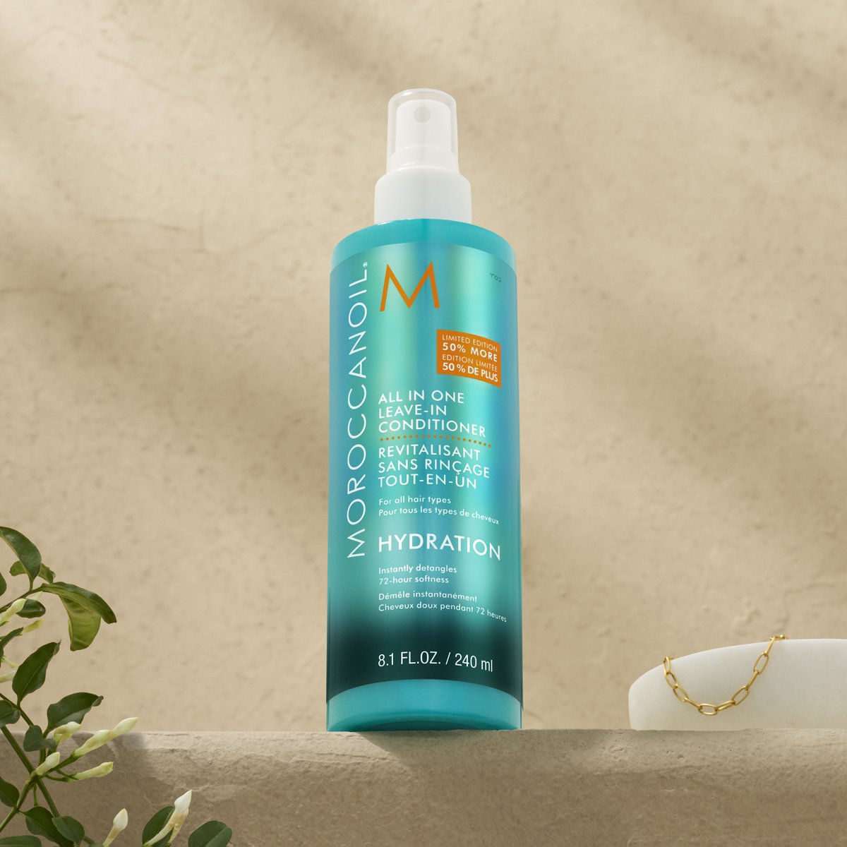 Keep your strands in shape all summer long 💪 Get 50% more product as our full size with our limited-edition Jumbo Leave-in Conditioner.