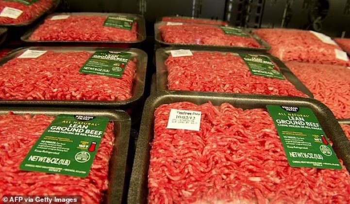 الديلي ميل: استدعاء عاجل لأكثر من 72 ألف كيلوغرام من اللحم المفروم من سلسلة متاجر البقالة الشهيرة Walmart لاحتمال تلوثها بسلالة بكتيريا E.coli القاتلة