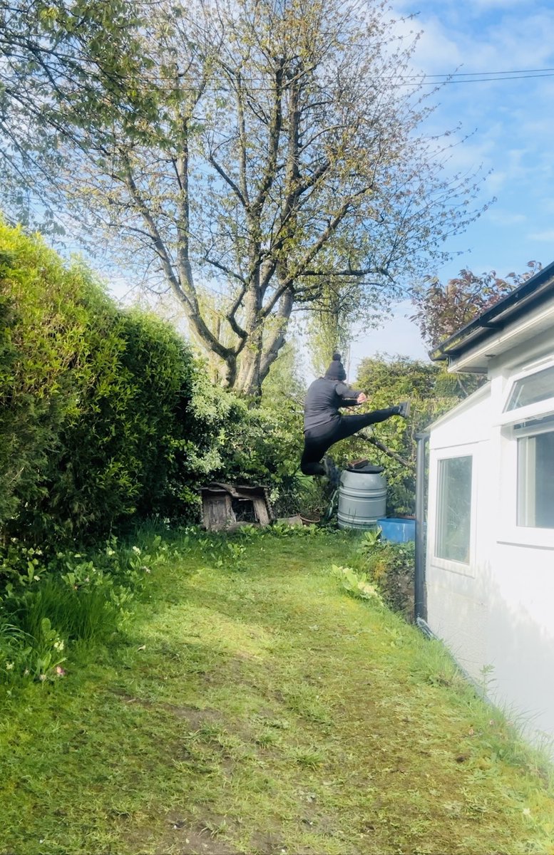 I just love jumping and leaping about the place. It’s important to nurture your inner ninja. 😀🥷💪 Honestly it gives me so much sense of connection, focus and empowerment. More here, with the music I’ve composed alongside 👉 youtu.be/_DG6_L4E02o #ninja #warrior #newmusic