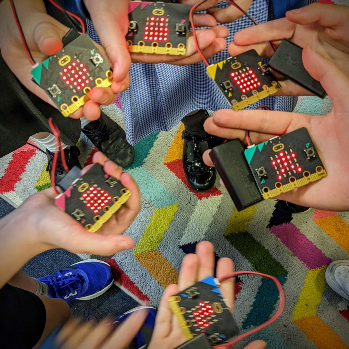 Does anyone know what the collective term for multiple micro:bits all loaded with the @CodeClub music player project, I'm suggesting a cacophony 😎. Fantastic session at @Malvern_Wells primary school this afternoon. #MicrobitChampion @microbit_edu