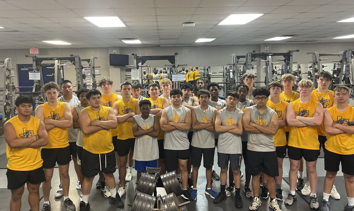 Congratulations to our @CHSBraveFB off-season athletes that received shirt upgrades this morning! All data is available to view on SportsYou. Let’s finish the last 3 weeks strong heading into summer! GO BRAVES!!! #LACONEJO