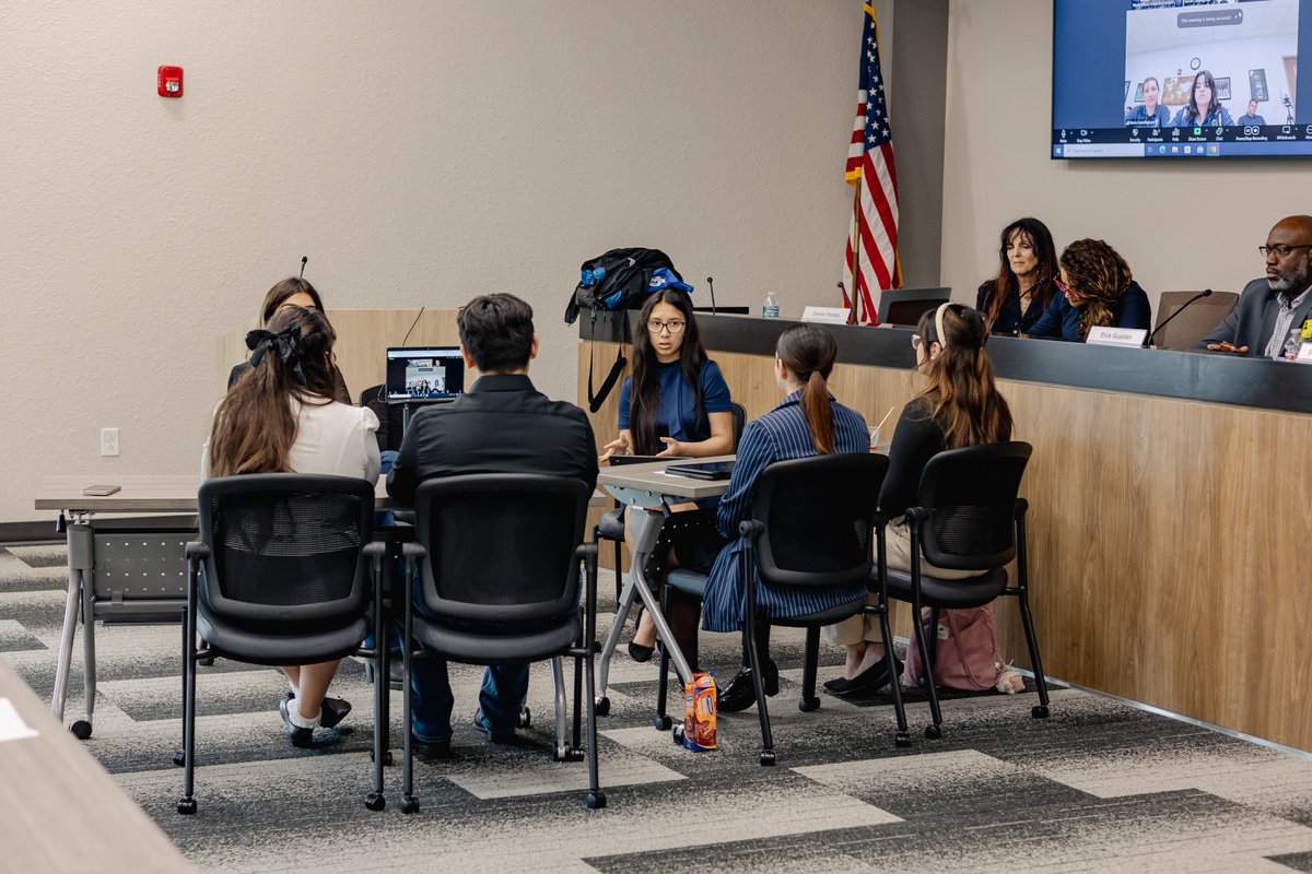 .@DVISD_DVHS law studies students participated in Law Day, where they heard from legal experts, including those from the World Affairs Council, the Schiller Institute, and more. Our future professionals had the opportunity to learn from experts to prepare for their careers!