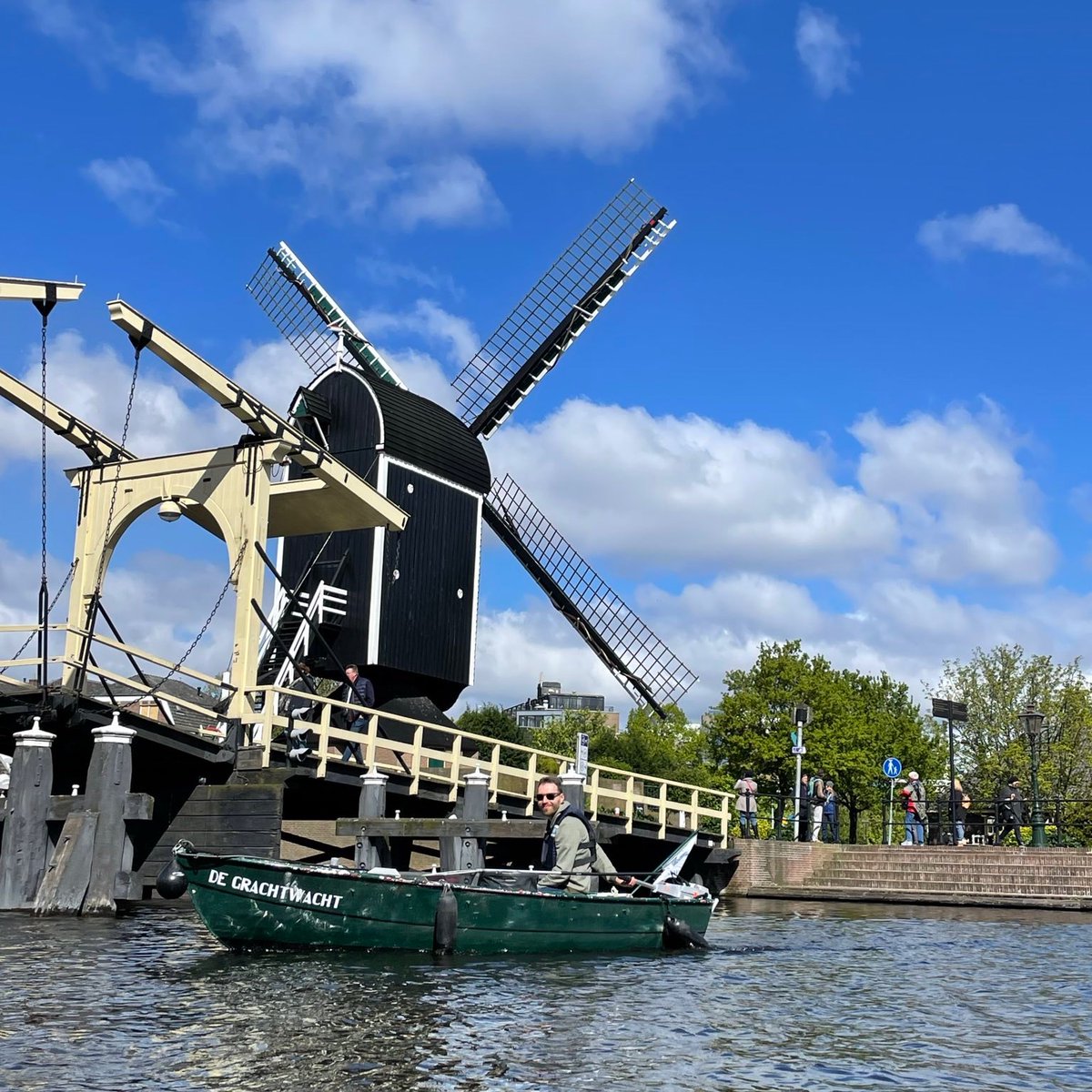 📣 Gezocht! Een tijdelijke elektrische motor voor ons sloepje tot onze @TORQEEDOGmbH motor terug is van een onderhoudsbeurt bij @destilleboot 💚🙏🏽 We gebruiken de motor alleen tijdens onze wekelijkse clean-up op zondag.