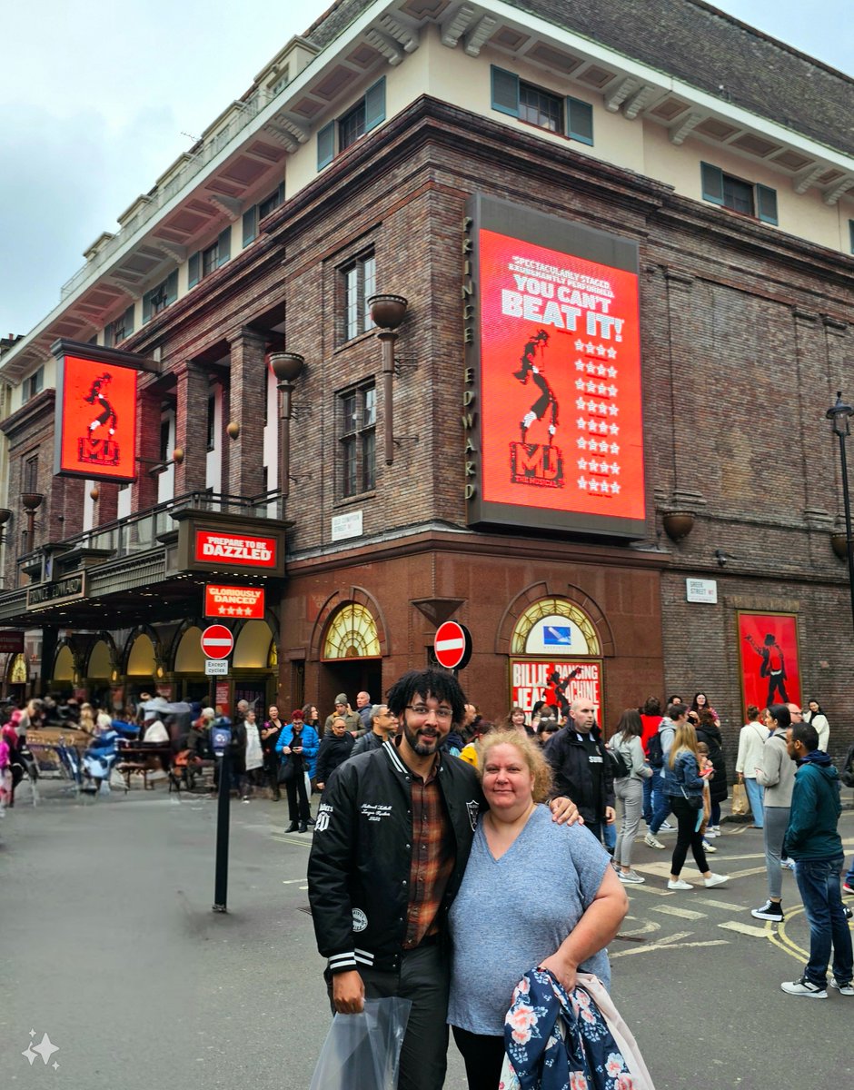 I had the best time at MJ the musical. I've seen a fair few musicals, but none have ever felt more tailored to me. It was hard not to get up and join the dancers! I love having Mum in London. 💜