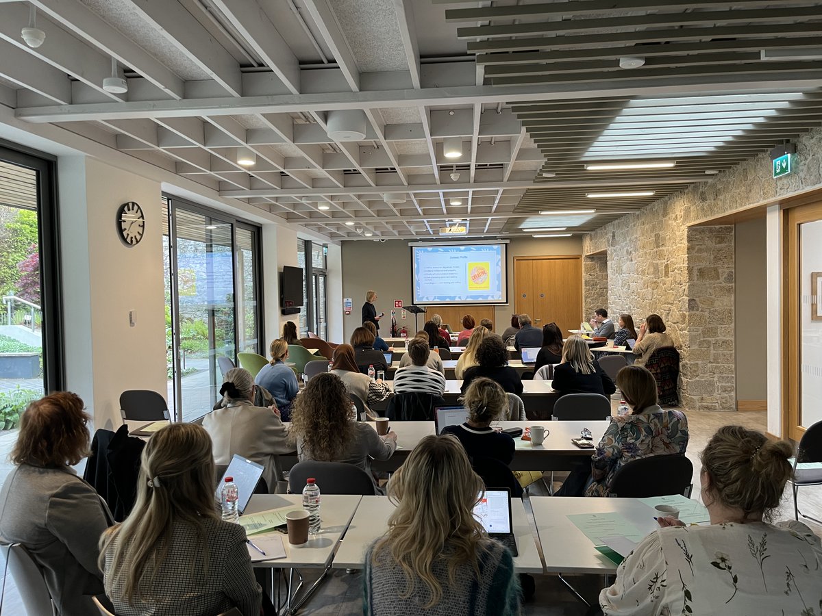 (New). On yesterday evening's English Meet <a href="/sccdublin/">St Columba's College</a> including summaries of and slides from the 6 presentations. A lovely evening and the best kind of CPD.

Many thanks to Annie Donnelly, <a href="/BarragryMiriam/">Miriam Barragry</a> <a href="/shadowfax06/">Aoife Fleming</a> <a href="/de_Bruner/">Michael Browne</a> &amp; <a href="/MorrinMiss/">Miss Morrin</a>.

juliangirdham.com/blog/english-m…
<a href="/INOTEnews/">INOTE</a>