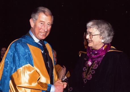 Brikcius's tweet image. English 🇬🇧 #Cellist and #CelloTeacher Anna Shuttleworth (*2nd May   1927, #Bournemouth - †2nd March 2021, #Leeds) was born 97 years ago! 🎻

#LegendaryCellist #AnnaShuttleworth #Cello