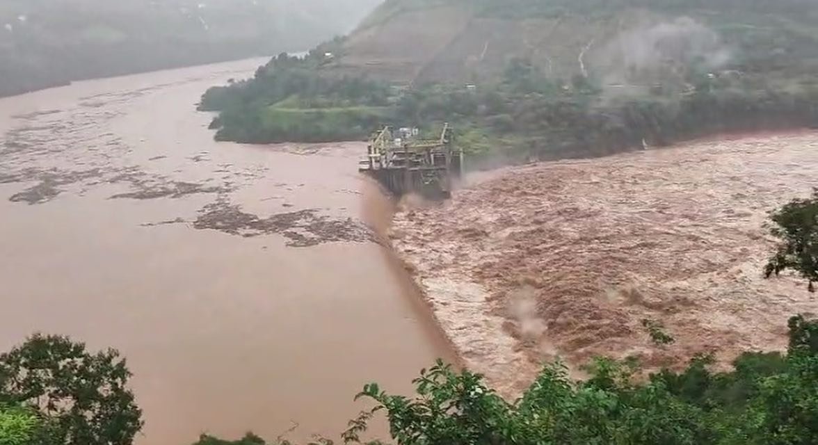 🚨URGENTE! Acaba de ser confirmado o rompimento parcial da barragem 14 de Julho, situada no Rio das Antas, entre Cotiporã e Bento Gonçalves no estado do Rio Grande do Sul. A recomendação URGENTE é para que os moradores de todas as áreas a partir de Santa Bárbara se desloquem…