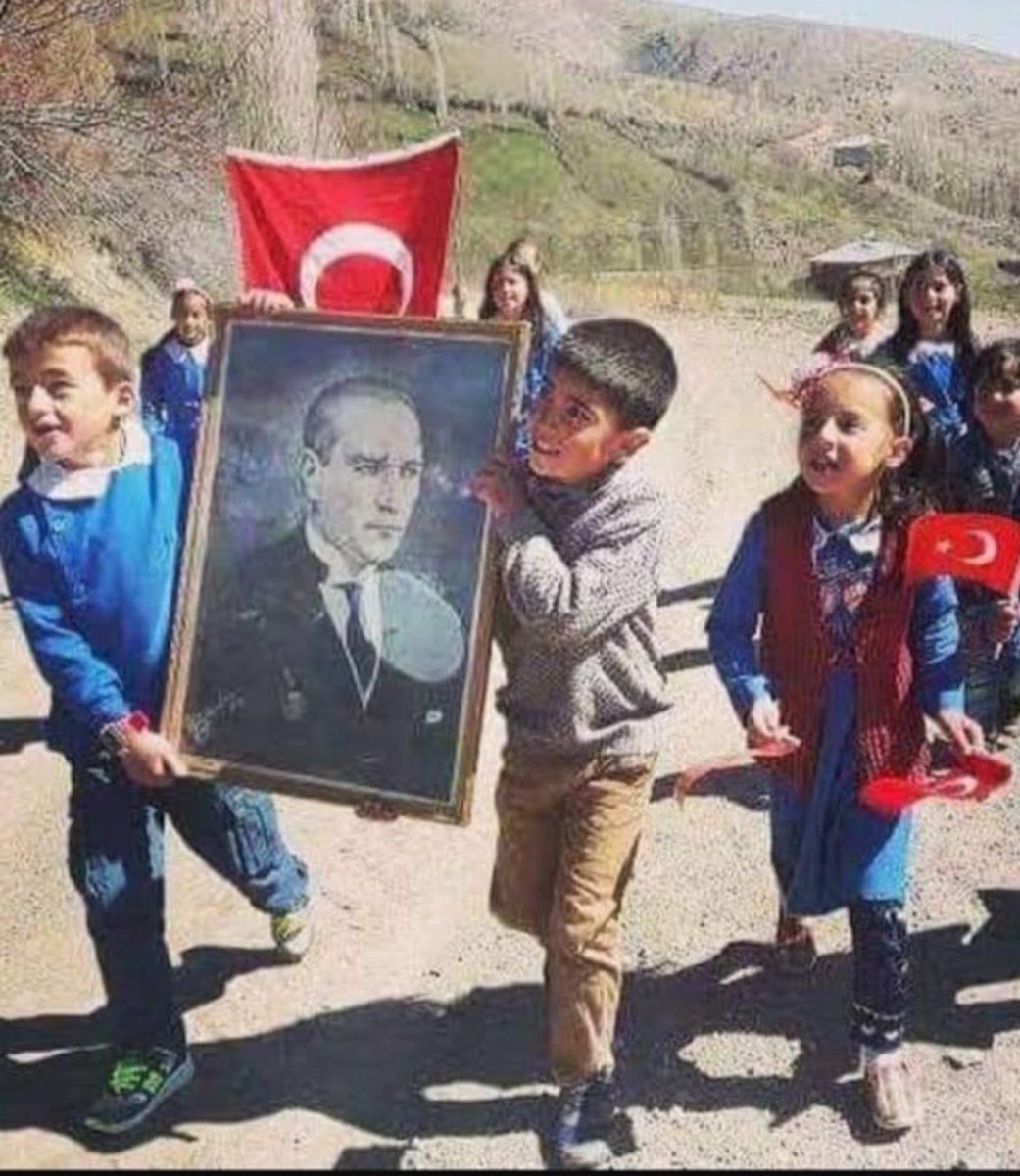 Cumhuriyet'in ve Atatürk'ün Çocukları olarak Sonsuza Dek Atatürk'ün Yolunda Olacağız.