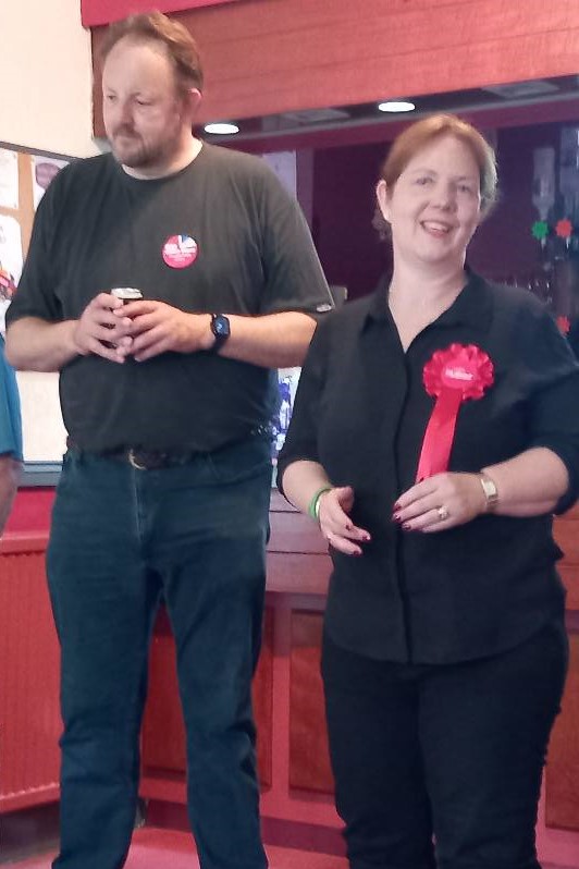 @tobyperkinsmp with @ClaireWard4EM rallying the troops at Chesterfield Labour Club today 🌹