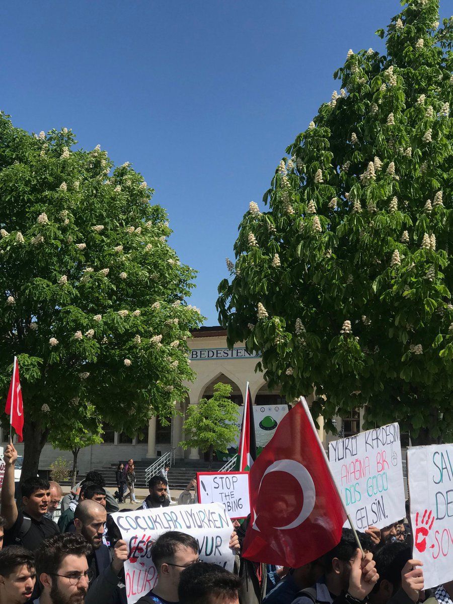 Kütahya Dumlupınar Üniversitesi öğrencileriyle Filistin/Gazze ve Doğu Türkistan için yürüdük.