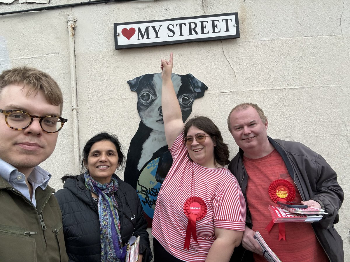 Just finished my 4th canvas of the day! Absolutely delighted with the number of people telling us they’ve already voted for @SadiqKhan, @LondonLabour and me! Thank you everyone for all your amazing help during the whole campaign!