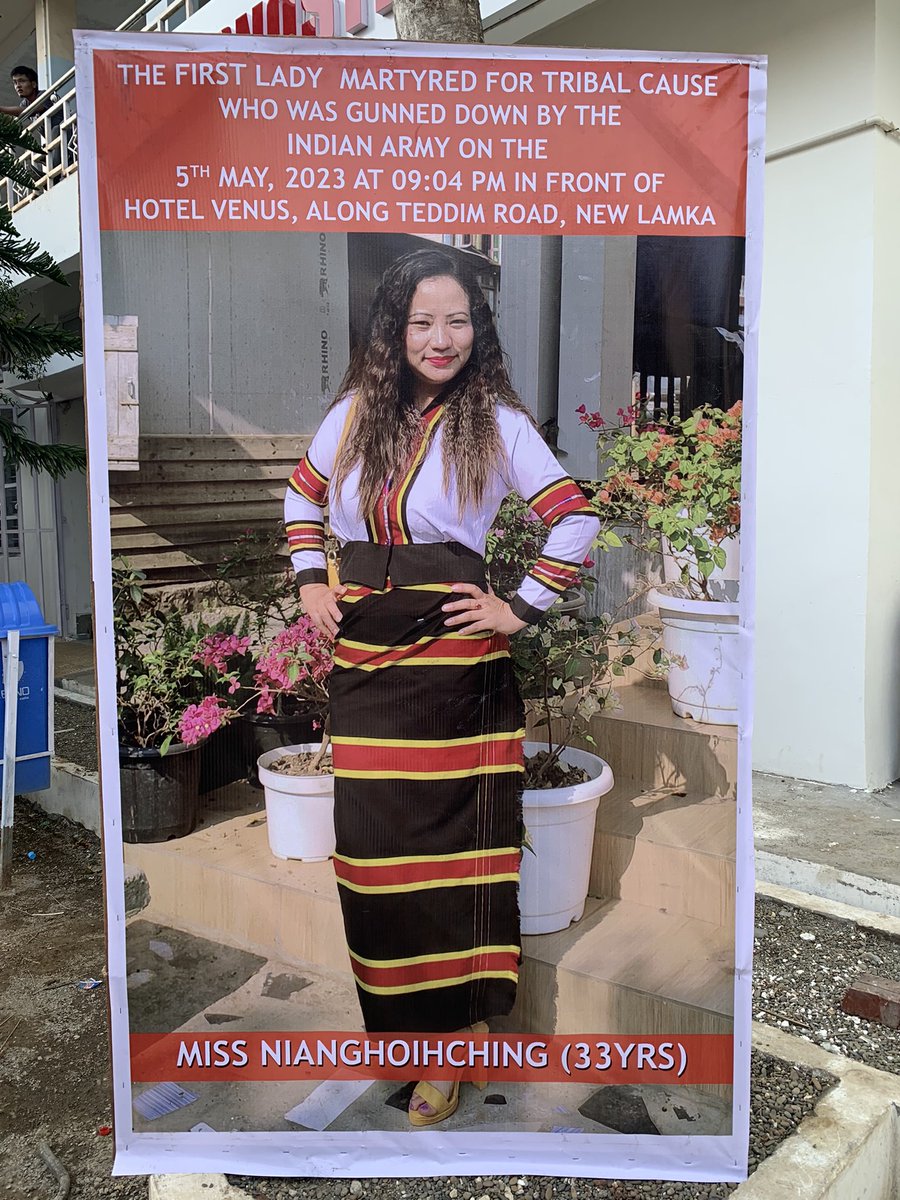 minkukizo's tweet photo. #Manipur

Compare the recent Meirai Paibi incidents in the valley with those in the hills, where the army brutally shot Mrs. Nianghoihching Simte in front of Hotel Venus, New Lamka. In the valley, Meitei women are allowed to frisk  vehicles of the armed forces, block army convoys, and even snatch Meitei terrorists from the custody of  Indian Army without any consequences. Meanwhile, in the Kuki Hills, live bullets were used against Kuki women simply for protesting against the unfair evacuation policies of the Manipur government.

@adgpi @official_dgar @easterncomd @Spearcorps @HQ_IDS_India @DefenceMinIndia @HMOIndia @PMOIndia @IPF_ORG @IPS_Association @FCDOGovUK @StateDept @USAmbIndia @EUAmbIndia @HRC4India @HRC @Hindus4HR @IHRF_English