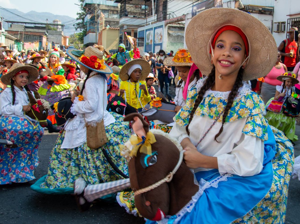 Guatire se llenó de color y tradición con el XV Encuentro de Burras y Burriquitas #ElFuturoEsAhora #Miranda #2May