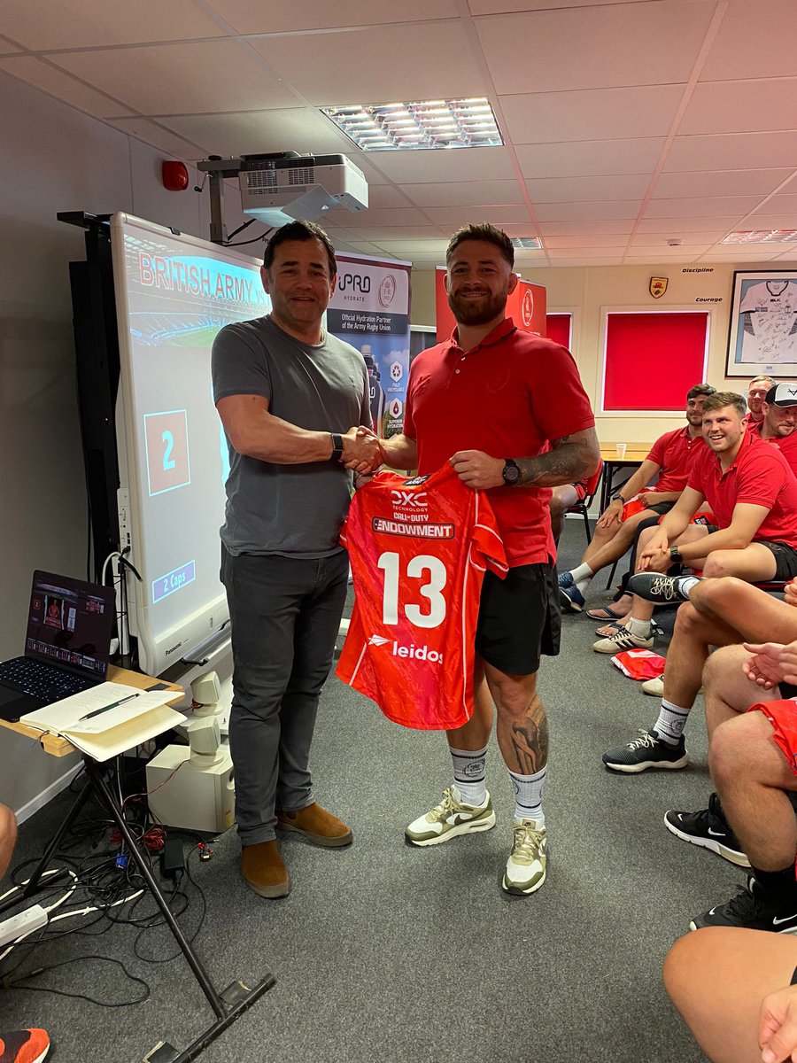 Presented the men’s Army rugby team with their shirts today and was presented with one in return. Was a genuine honour - thank you for the invite @Scott3915Scott