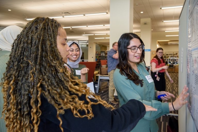 MINDS AT WORK: Student Research Symposium at the Library! Join us May 3 at 4 p.m. to hear from undergraduates working with faculty to produce knowledge and creative work! LINK: www3.newpaltz.edu/events/view/19…