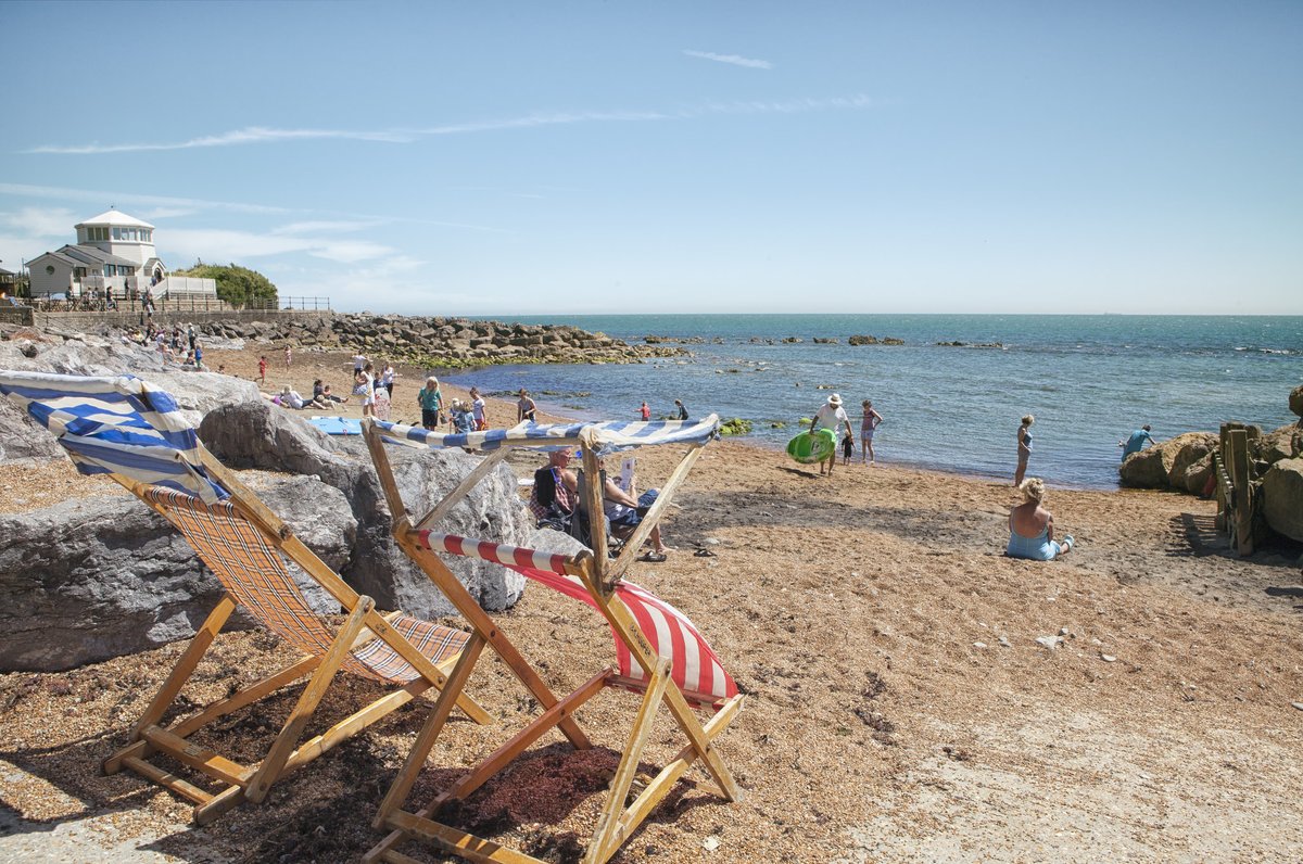 'It has a little curve of sand and tumbled rocks, a scatter of beach huts and old fisherman’s cottages, and a backdrop of the lush Undercliff.'🏝☀️🦀 ℹ️ Read more about Steephill Cove in @Telegraph: bit.ly/TelegraphSteep… *Subscription required #IsleofWight