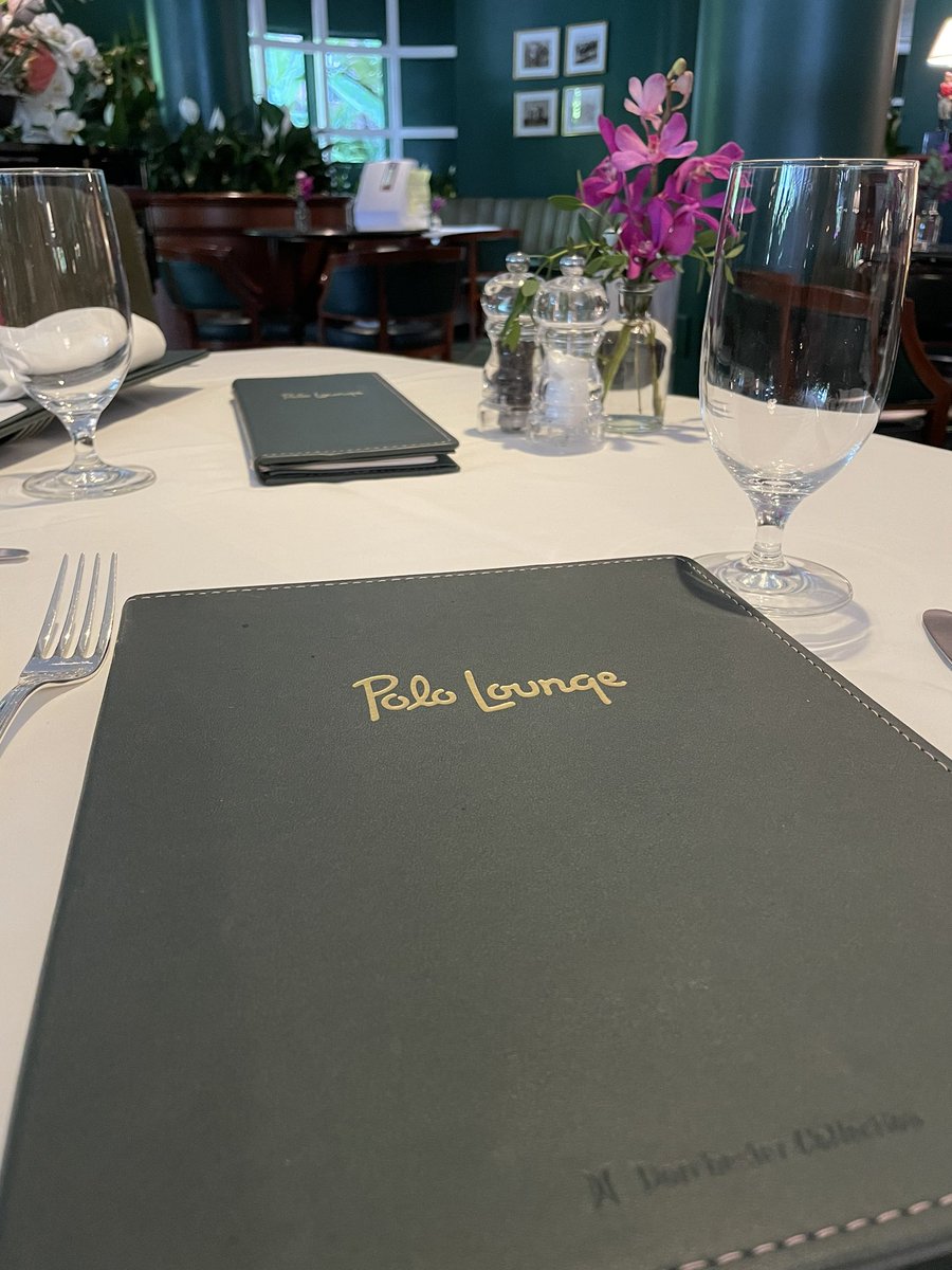 Today’s gratitude:
🐎 a fantastic special lunch with my dear friend Clarisa at an iconic Hollywood spot
🎹 live piano music 
🦪 raw oysters
#gratitude #simplethings #lifeisaspecialoccasion