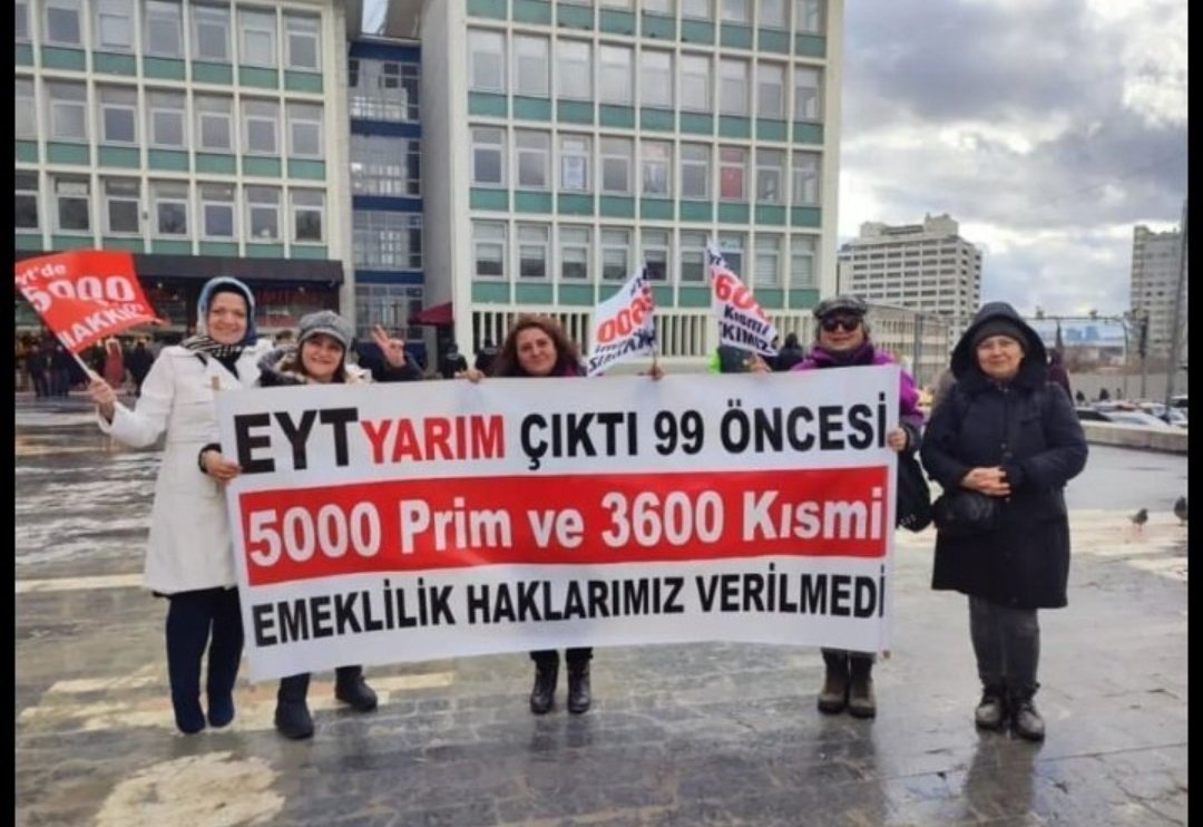 Tepeden aşağıya, kimse yalancı ÇOBAN olmasın ❗ ⏬ #Borçlu5000KısmiPerişan @vedatbilgn SENARYOLARI ve vekillerin oyunculuğu ile RERİŞANLIK 5000 Prim ve Kısmi Emeklilik Mağduriyetler büyük ⏬ #HükümetEmekliyeBakmıyor @RTErdogan @isikhanvedat @eczozgurozel @herkesicinCHP