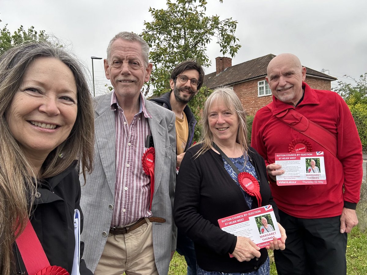 Out in St Helier West for the brilliant @cwclp Labour Cllr candidate Margaret Thomas ♥️

Getting a great response on the doorstep! 

🗳️ You have until 10pm  

#VoteMargaretThomas
Vote ⁦@SadiqKhan⁩
Vote ⁦@MinsuR⁩
Vote ⁦@LondonLabour⁩

#AllVotesLabour 🌹