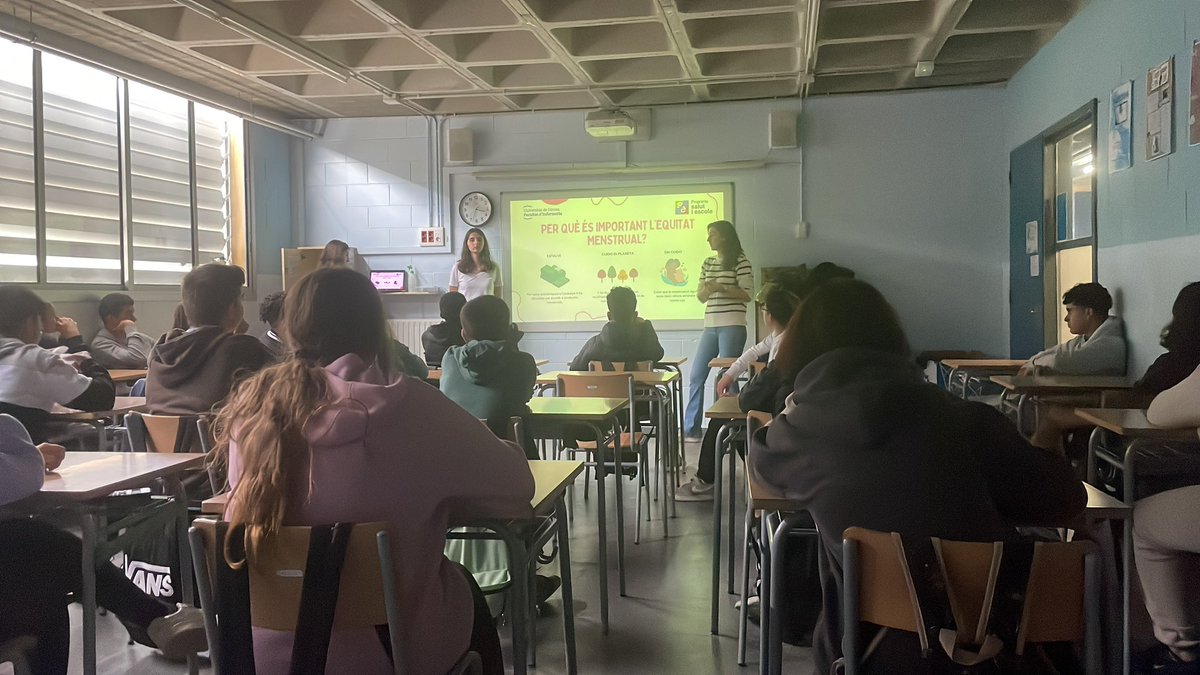 Les estudiants de primer curs @UdGInfermeria inicien els tallers d’equitat menstrual als instituts del Gironès! Sumem experiències i coneixements mitjançant l’Aprenentatge Servei! @m_carmen2 @bperezj76 @GouNoemi @iasgirona @icsgirona @Ins_Llagostera @iceudg