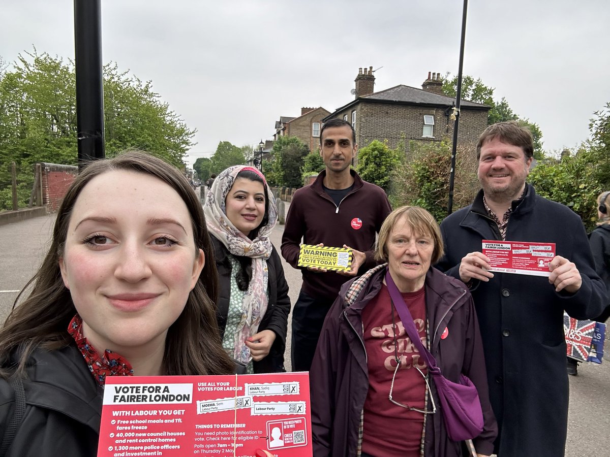 Time is running out to vote Labour! ⏰ Vote Labour TODAY for the fab @SadiqKhan, @Semakaleng and @LondonLabour team! Great to be out on the #LabourDoorstep this evening in Hoe Street ward, Waltham Forest with a fantastic @WFLabourParty team.