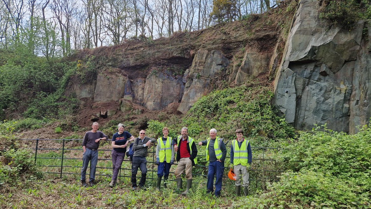 👍 What a team. 👍 What a Precambrian-Triassic unconformity. 6 months ago this section was totally hidden from view. Thanks to the volunteers of @CharnwoodGeo it's now available for outreach and education.