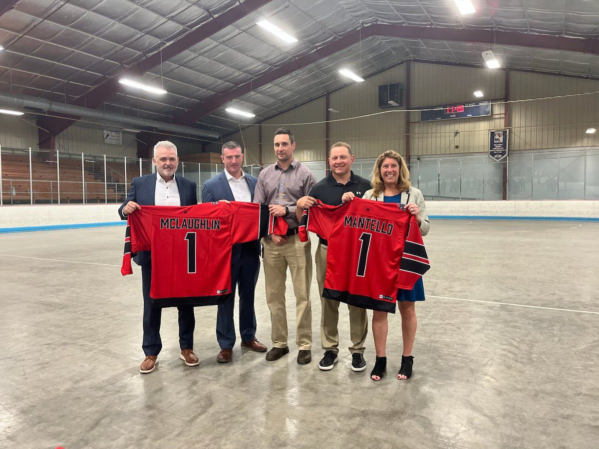 Ice ice baby! “Power Play” in #troyny as a partnership with @SteveMcNY & County to partner with us to bring back the ice at Knick Arena! The ice rink & pool (bids going out soon) will transform the Knick Park into a Knick Park Complex!!