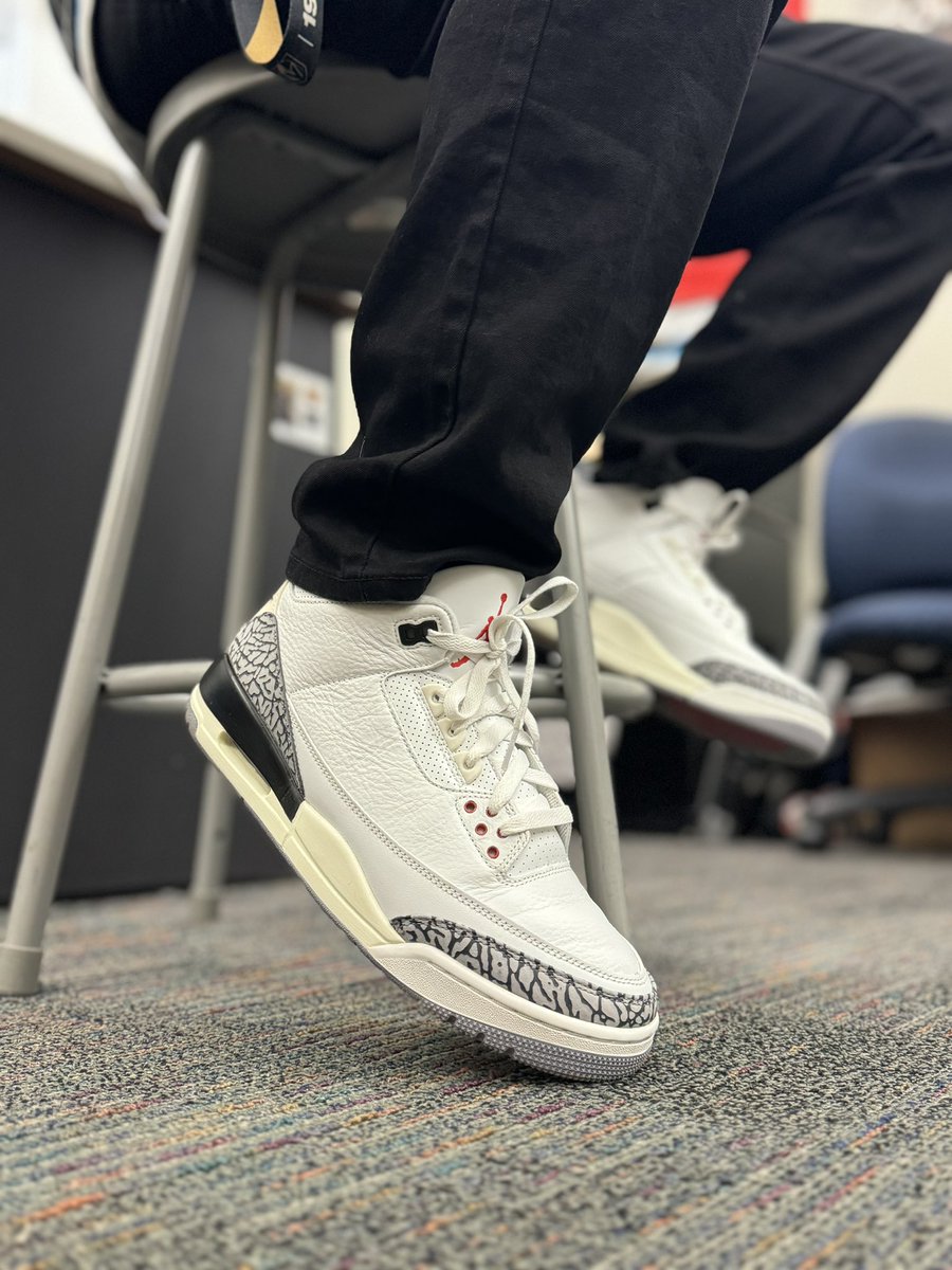 Idk why I ever traded these away but I am sure glad I got them back 😍😍😍 #TeacherWithKicks #SNKRs #Nike #Jordan #snkrsliveheatingup #WorkFlow #KOTD