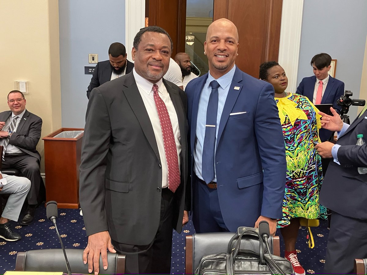 Thanks to @NASW's @DrStreetz, @namicommunicate's @DanGillison, and all who joined APA CEO @ArthurCEvans on Capitol Hill to kick off #MentalHealthAwarenessMonth at yesterday's hearing on Black Men's Mental Health!