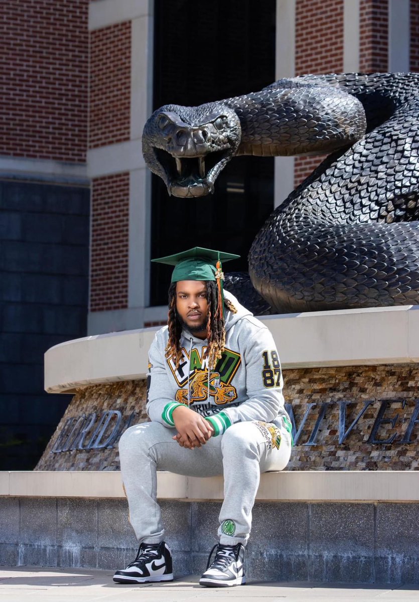 One proud Tee Tee 
My Nephew is getting his BS in Construction Engineering 🧡🐍
We #Bragg Different!!! #Engineer #BlackAndGifted #BlackEngineer #FAMU #BlackGraduate #BeAnythingYouWannaBe #BlackBoyJoy #YoungBlackAndGifted #Blessed