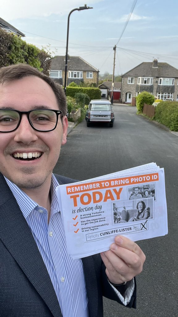 Out in Knaresborough this evening 🗳️ Lots of conversations with people who are supporting Felicity Cunliffe-Lister & the Lib Dems 🔶