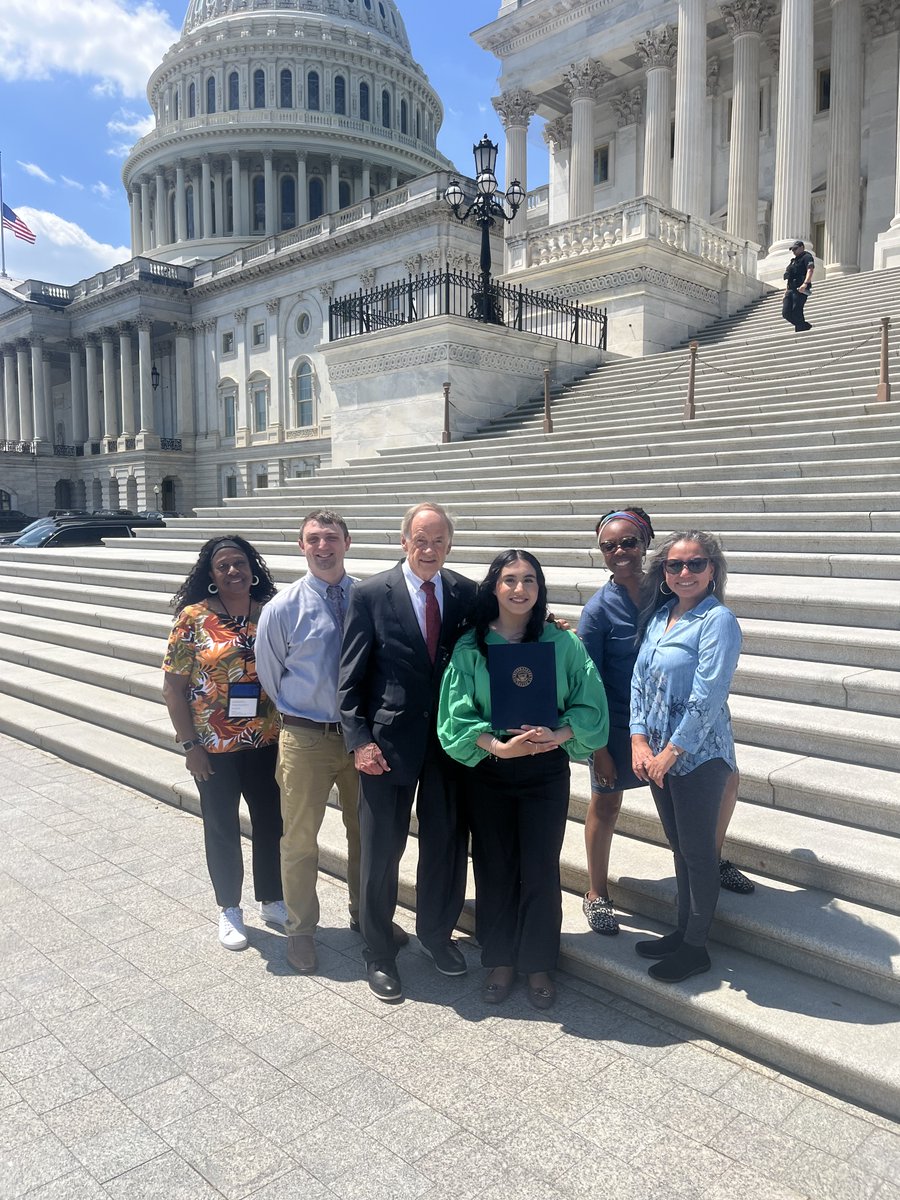 Congratulations to Delaware's Maiss Hussein as she reached region one's third semi final round in the national Poetry Out Loud competition. This afternoon, Maiss met with @SenatorCarper and was presented a Senate commendation. Well done, Maiss! You've made us proud in Delaware!