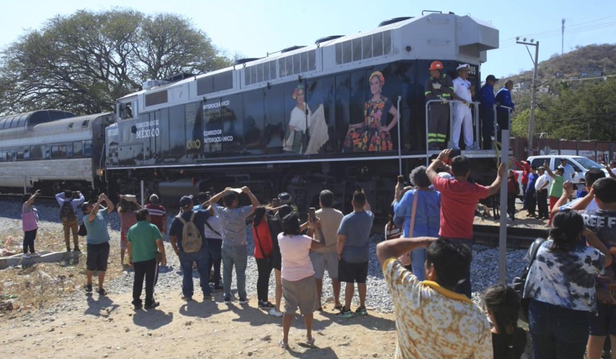 Piden alto a agresiones contra activistas que se oponen a proyecto de AMLO en #Oaxaca Un grupo de ambientalistas sufrió agresiones por parte de policías municipales de Unión Hidalgo y por personas vestidas de civil, presuntamente transportistas. mxpolitico.net/piden-alto-a-a…