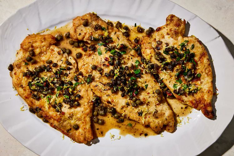 This weeknight-friendly chicken dish boasts a sauce of butter, wine and garlic and is topped with capers fried with parsley, crushed red pepper, and lemon zest. #baking #foodpoll #cooking #FoodieAdventure  #FoodieBeauty #ChickenScallopini #ItalianCuisine #FoodieDelight #Food