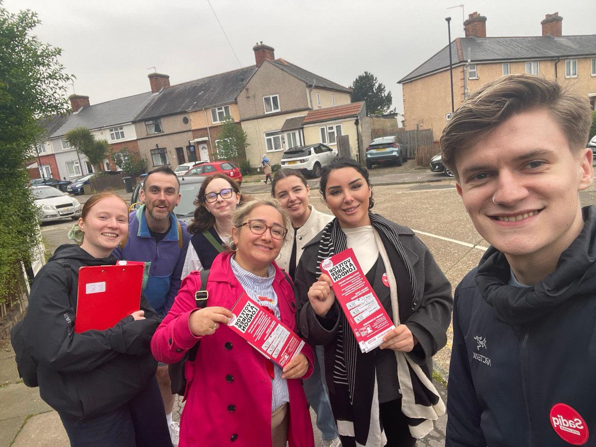 ⏰⏰ Time is running out! We cannot risk more Tory chaos in London. If you haven’t already, polls are open till 10pm! #VoteLabour @SadiqKhan for: ⁃Free School Meals ⁃TfL Fare Freeze ⁃More affordable homes…