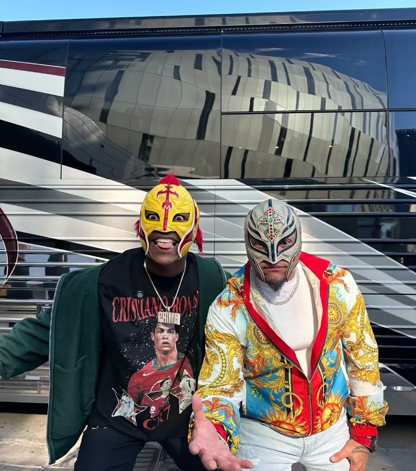 The GOAT and Rey Mysterio 🔥