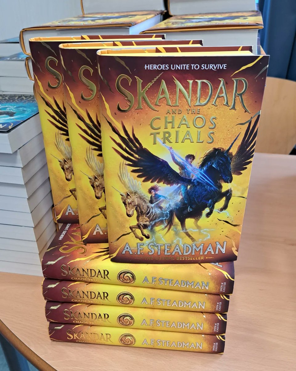 Had the best morning with @annabelwriter in school. So good to talk all things Skandar & to get the kids to create a unicorn, followed by a mammoth book signing ( such stamina, Annabel!). Unicorn fever is now raging through school. 💛 @simonkids_UK @MzEvieMo @WaterstonesGate