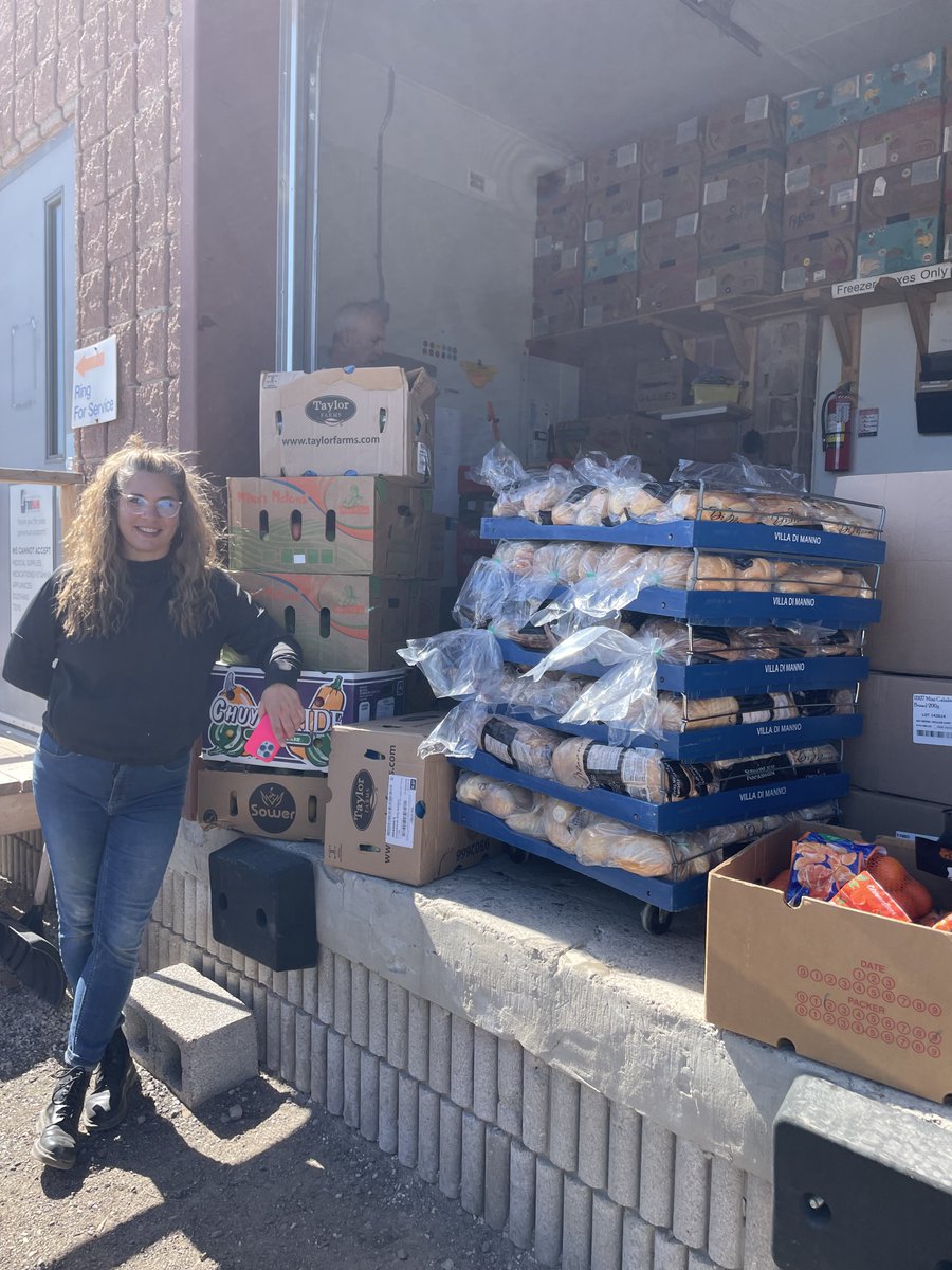 Big thank you to Share the Bounty who dropped off a huge selection of produce and fresh bread and buns. 💙 #ThankfulThursday #Orangeville #DufferinCounty #DufferinFoodShare