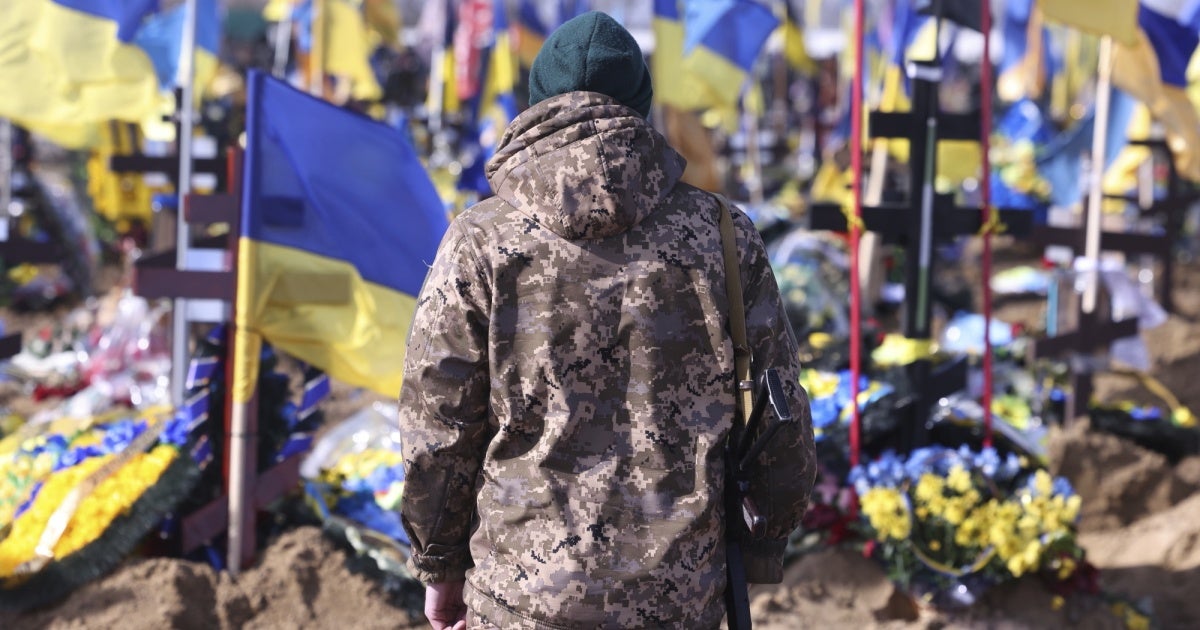 Russian forces appear to have executed at least 15 Ukrainian soldiers as they attempted to surrender, and possibly six more who were surrendering or who had surrendered, since early December 2023. These incidents should be investigated as war crimes. trib.al/B9R2flZ
