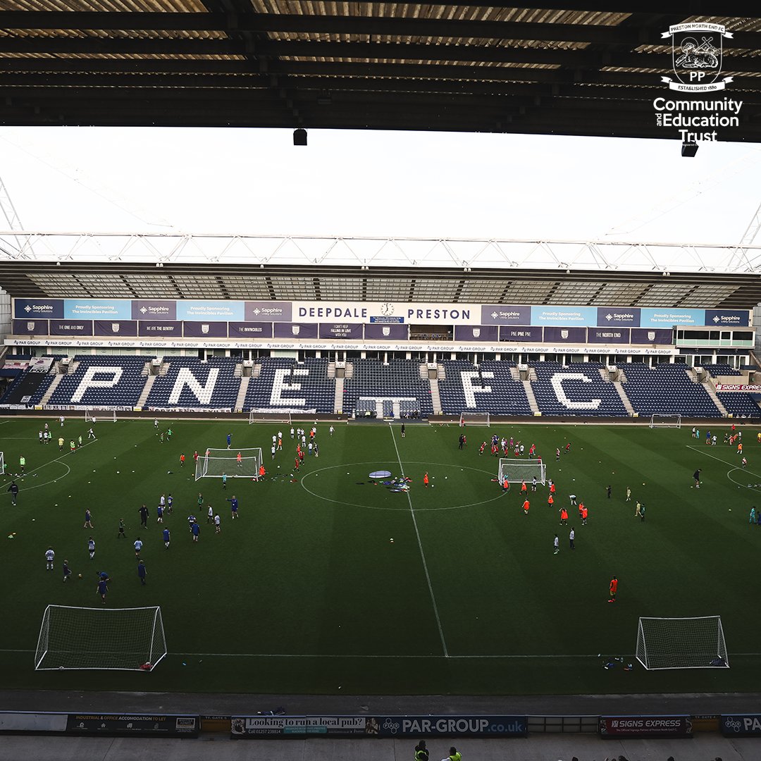 𝗣𝗮𝘆-𝗧𝗼-𝗣𝗹𝗮𝘆 ⚽️ Playing football at the home of Preston North End FC. 🤩 #PNECET | #pnefc