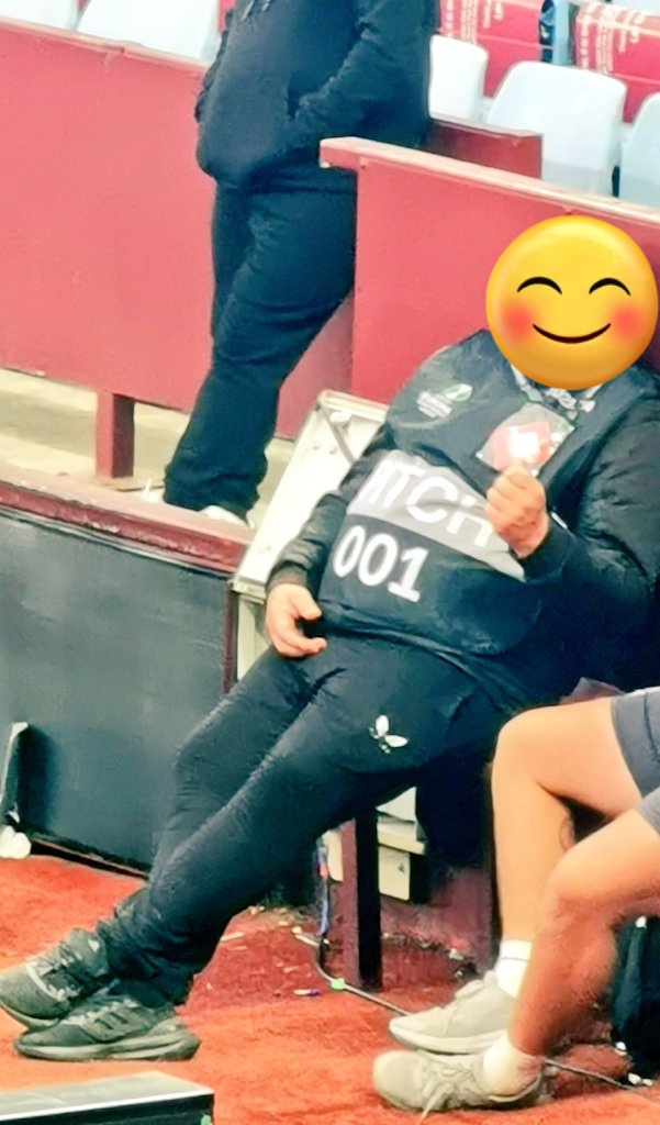 #AVFC #VTID #UTV How can you sit down at #AVFC and have a #numberone 🤣🤣🤣🤣🤣