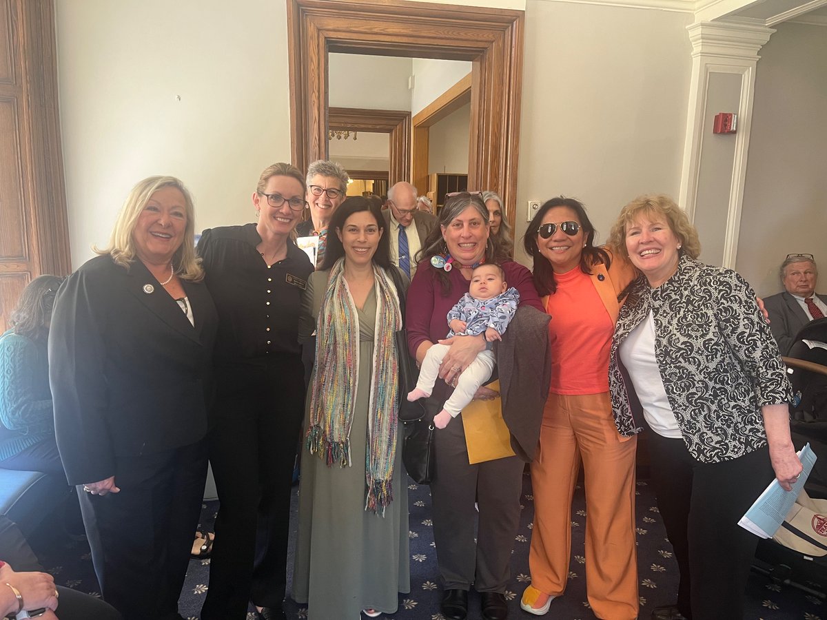 Grateful to be fighting alongside these amazing @NHHouseDems moms for LGBTQ+ rights, reproductive freedom, affordable housing, and immigrant justice.