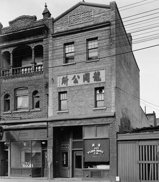 Join Mackenzie House Museum staff for a neighbourhood walking tour through Old Chinatown. The tour acknowledges the unshared histories and resiliency of the Chinese community. 📅 May 11 🕕 11 am - 12:30 pm Pay What You Can and save your spot: mackenziehouse.streamintickets.com/events/Walking…