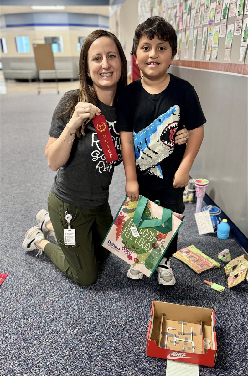 It’s so exciting to give out prizes to our #EarthDay recycled art contest winners! 👏🏼👏🏼👏🏼🎉 #itsaslaughterthing #WeAreMckinney #mymisd @SlaughterLC @SlaughterES #misdsteam